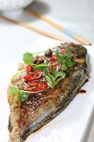 【清蒸鲈鱼】清蒸是对鱼的最高赞礼（附图：大厨风范的葱丝速成法