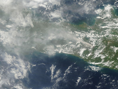 【独家】印尼默拉皮火山爆发高清卫星图像 默拉皮火山