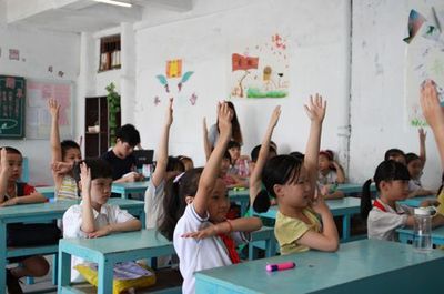 如何让孩子积极主动举手发言？（一） 举手发言舞蹈视频