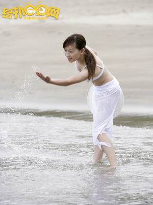 美女海边内衣秀高清图片_人物摄影_摄影作品_易扑网 内衣秀全透明黄精作品