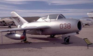 历史名机——乌米格-15型喷气式战斗教练机 第一代喷气式战斗机
