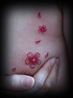 纹身图案寓意之——樱花之凄美！ 寓意好的梵文纹身图案