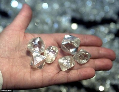 俄罗斯发现全球最大钻石坑 可用3000年 俄罗斯钻石天坑