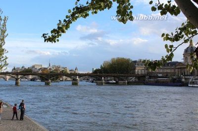 【法国】巴黎艺术桥，挂满同心锁的爱情桥 法国巴黎左岸艺术区