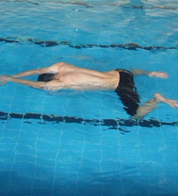 探索成人学习游泳的方法和技术（六）蹬壁直体滑（流线型streamli