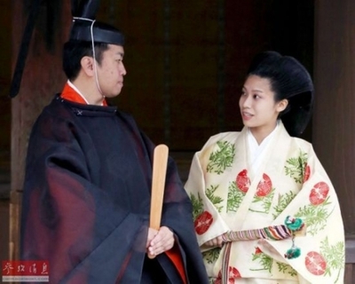 日本天皇侄孙女下嫁平民夫妻年龄差15岁 李孝利下嫁丑男