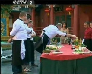 中中国大厨vs法国大厨：五花肉炼油让法国厨师崩溃了【组图】