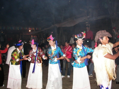 泸沽湖畔：摩梭族走婚风情篝火晚会之一