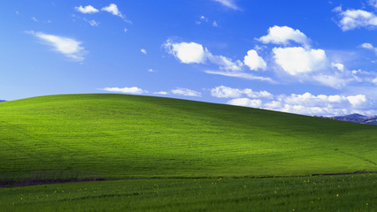 WindowsXP默认蓝天白云草地壁纸 蓝天白云绿草地