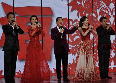 2009年中国中央电视台春节联欢晚会节目主持人串词 迎国庆联欢晚会串词