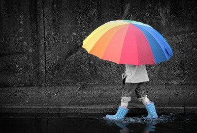 LOMO图片：一个人漫步雨中
