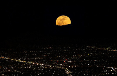 每日一图：完美的超级月亮（Supermoon）摄影
