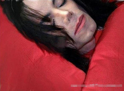 谁杀死了迈克尔·杰克逊——MJ死亡之悼 迈克尔杰克逊mv