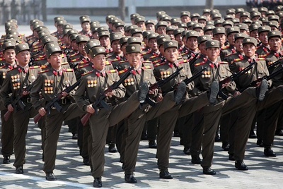 朝鲜歌曲《胜利的阅兵式》(中文字幕) 朝鲜人看中国阅兵式