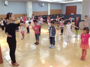  包住的拉丁舞培训班 拉丁舞培训班不少 水平好的老师收入不菲