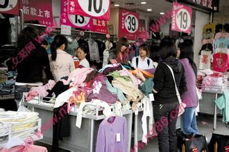  社区服装店 营销方案 做副总不如开服装店 做好营销赚大钱