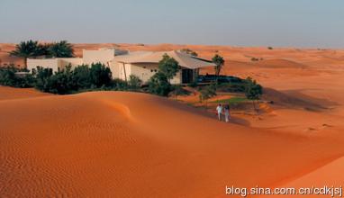  迪拜世界：一个“舍不得吐”的沙漠梦想！