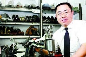  李培栋：修鞋状元的名人后生活