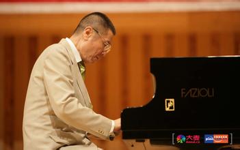  刘诗昆钢琴艺术中心 刘诗昆3岁练琴5岁登台 被誉“神童”