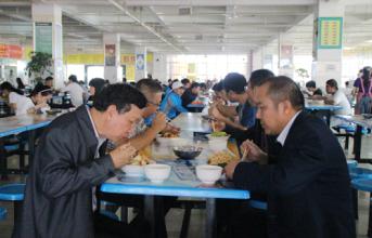  摩打食堂 老板 食堂老板的管理“经”