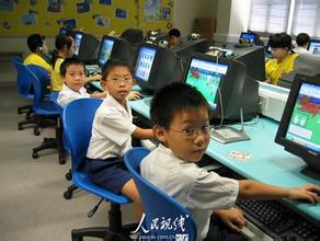  重庆网吧转让 重庆大二学生学校旁边开网吧半年净赚30万元