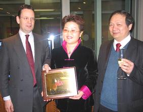  王琼：创造财富的中国企业第一夫人
