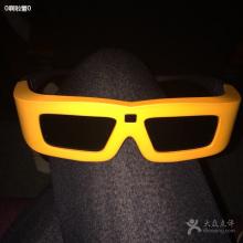  影院3d眼镜在家能用吗 “眼镜影院”赚酷钱！