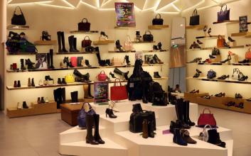  联营的鞋服品牌有哪些 鞋服企业如何设计020模式的品牌体验店