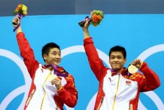  自然堂跳水队广告 自然堂明星奥运助威团与中国跳水队的零距离接触