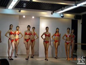  环保时装秀服装设计 Barbie联手北京服装学院举办时装设计比赛