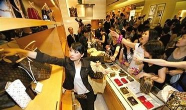  奢侈品消费者分析 奢侈品涨价“迎合”中国消费者