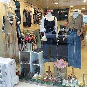  长沙县星沙坤派服装店 在长沙三万块钱能开一家好点的服装店吗？