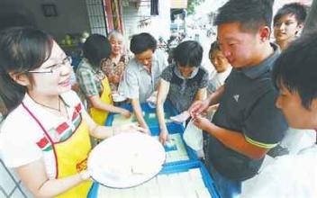  农家有喜之豆腐小西施 18岁女孩自制彩色豆腐 被称豆腐西施(图)