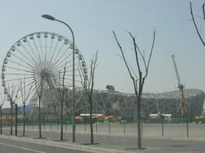  北京国家体育场 鸟巢变身娱乐场 国家体育场竖起摩天轮