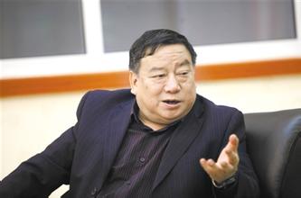  河曲牛朝旭副县长图片 高校长拉了“最牛县长”车门后