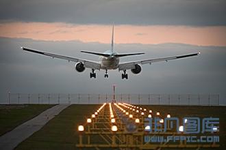  上海虹桥起飞跑道入侵 民营航空开上起飞跑道