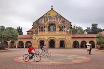  不赶时髦的斯坦福商学院