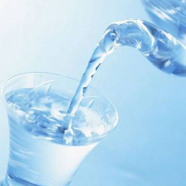 一天喝多少水对身体好？一天八杯水科研人员解读