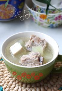 冬瓜豆腐排骨汤 适合夏季的营养汤煲----冬瓜豆腐排骨汤