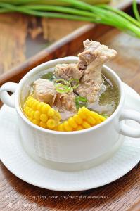 美味排骨汤 简单的美味养身汤---玉米排骨汤