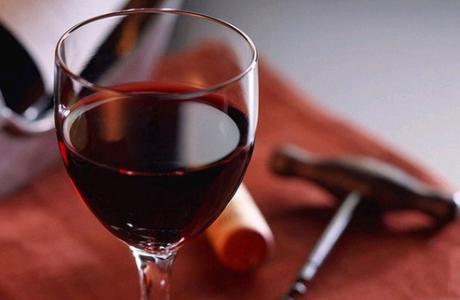 减肥晚上能喝红酒吗 每天晚上喝一杯红酒好吗