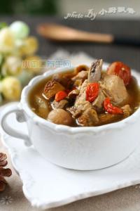 松茸菌煲排骨汤 松茸花胶排骨汤----入冬煲一锅暖暖的汤吧