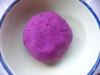 紫薯豆沙糕 超级软糯香甜――紫薯糯米豆沙饼