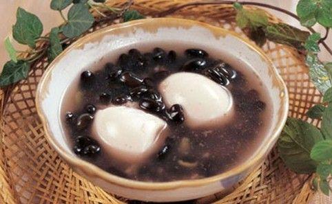黑豆蛋酒汤的作用 黑豆蛋酒汤
