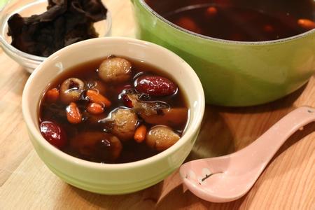 木耳红枣枸杞汤的功效 黑木耳红枣汤