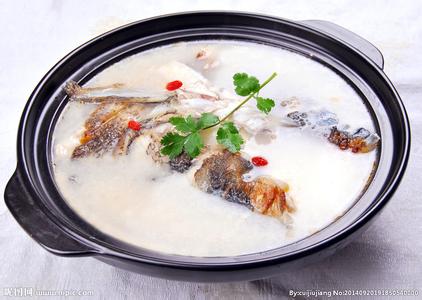 砂锅清炖鱼头汤的做法 清炖鱼头