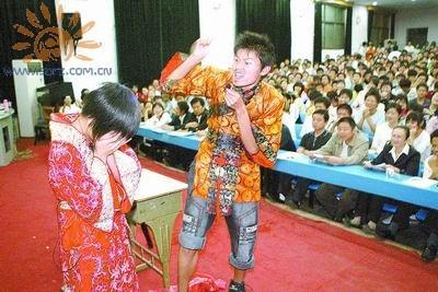 孔雀东南飞小品剧本 年会小品剧本;孔雀东南飞