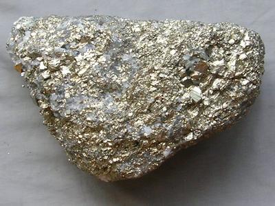 某铜矿石的主要成分是 铜矿石 铜矿石-主要成分，铜矿石-形态特征