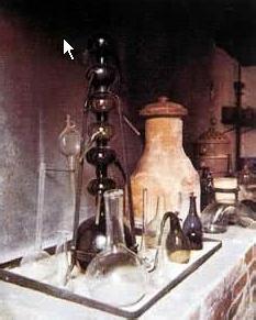 拉瓦锡砍头实验 拉瓦锡实验 拉瓦锡实验-拉瓦锡的著名实验之一，拉瓦锡实验-拉瓦