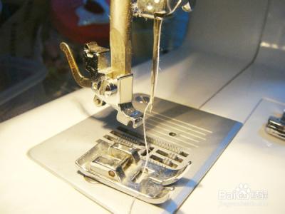 缝纫机压脚使用方法 如何安装和使用缝纫机的打褶压脚